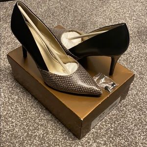 Audrey Brooke Snakeskin & Black pumps